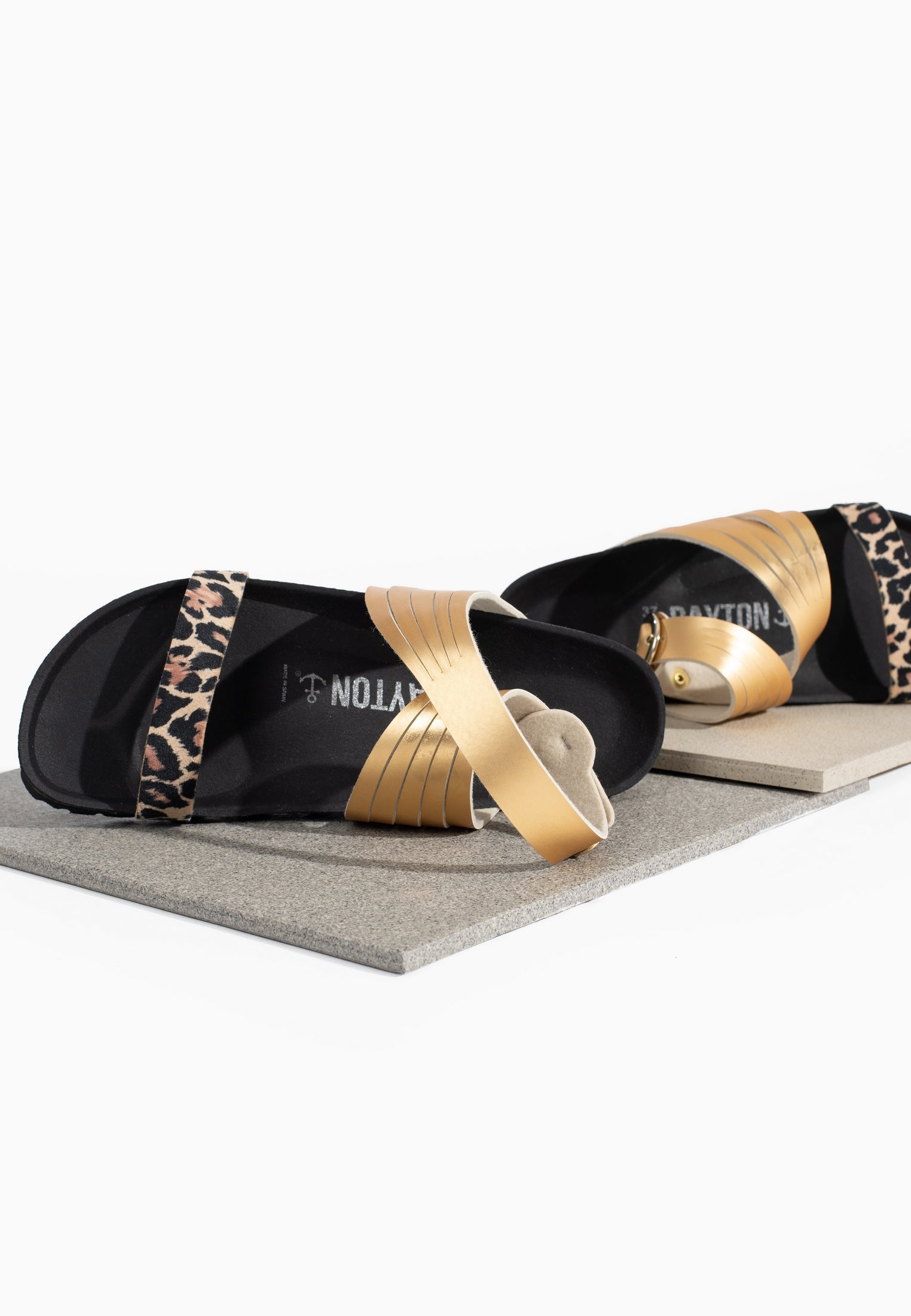 Sandalias Garrigue Con Múltiples Tiras De Leopardo Y Oro