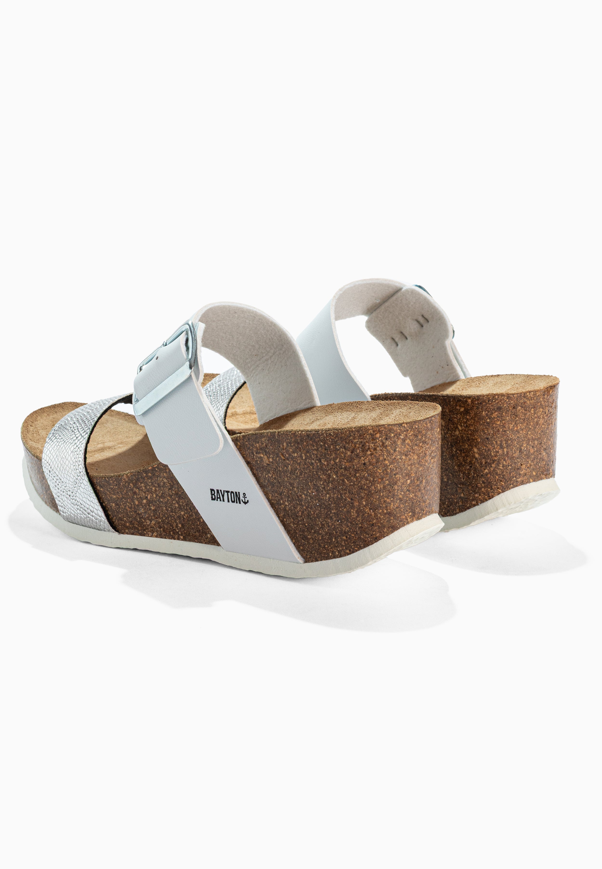 Sandalias Newcastle de cuña y semicuña blancas y plateadas