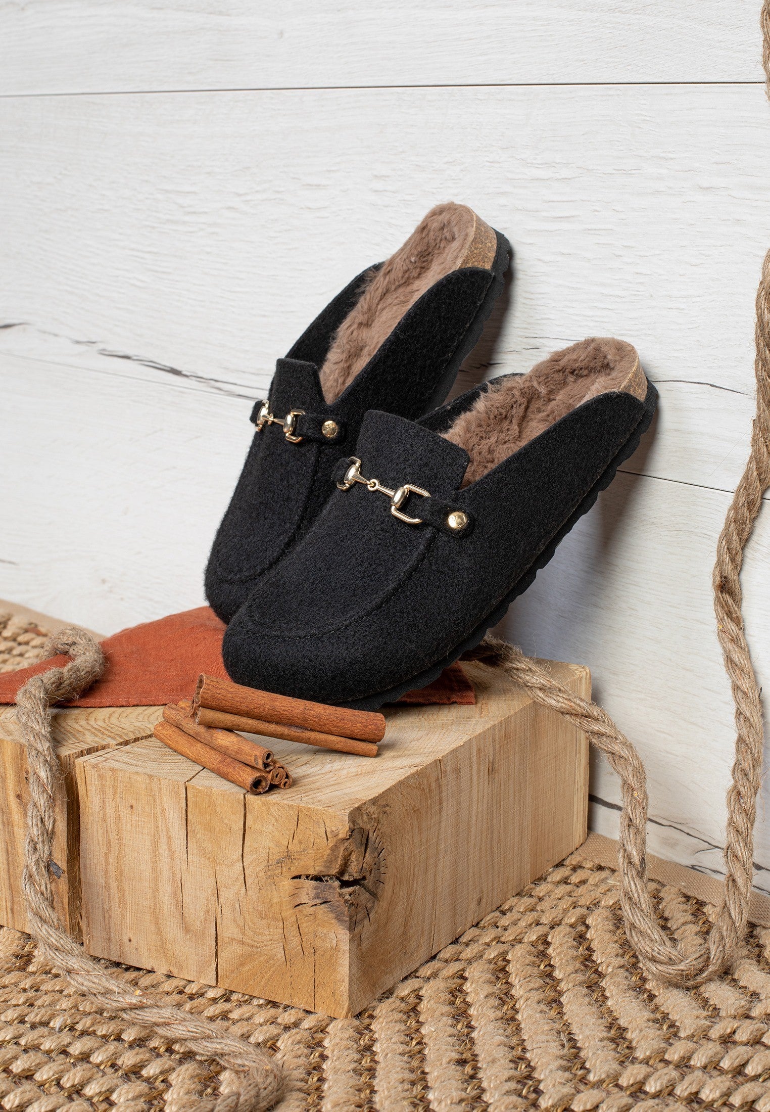 Cevennes Black Clogs
