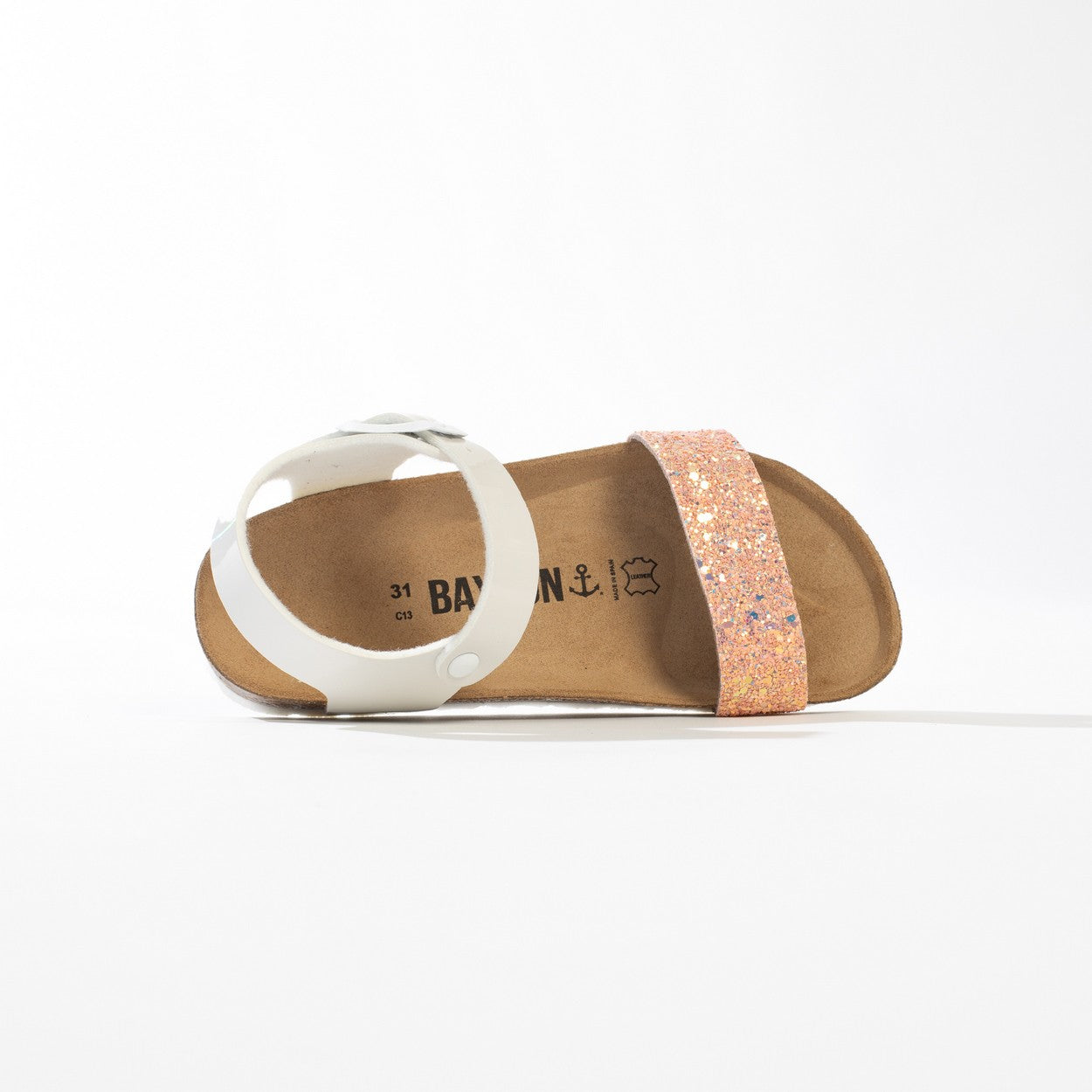 Sandalias con múltiples tiras Tyche en color salmón y blanco