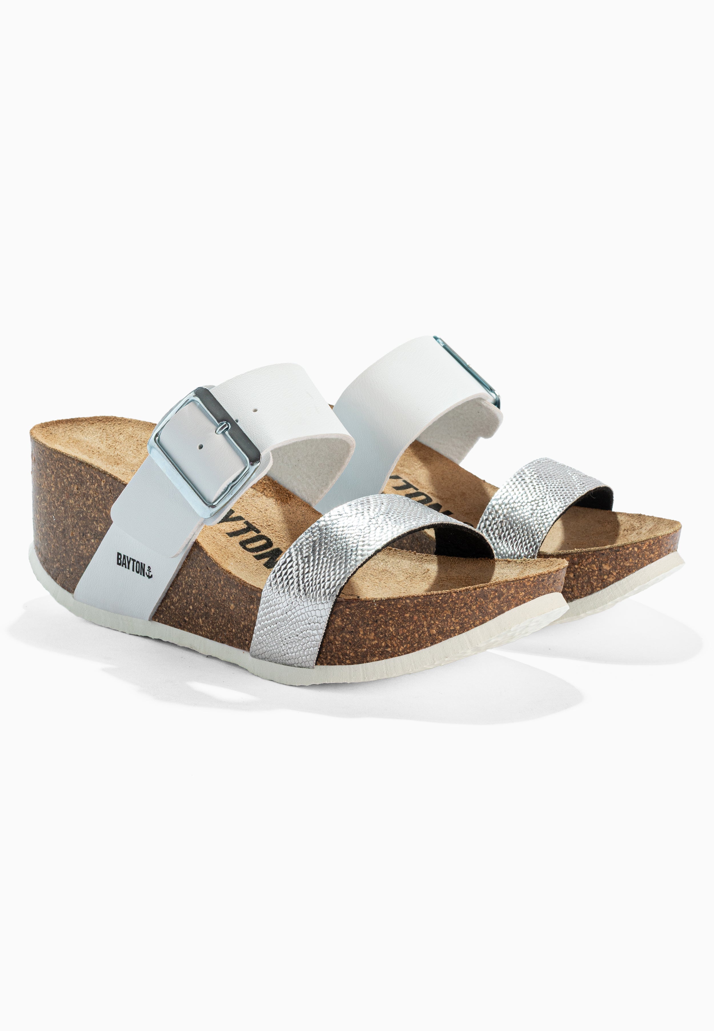 Sandalias Newcastle de cuña y semicuña blancas y plateadas