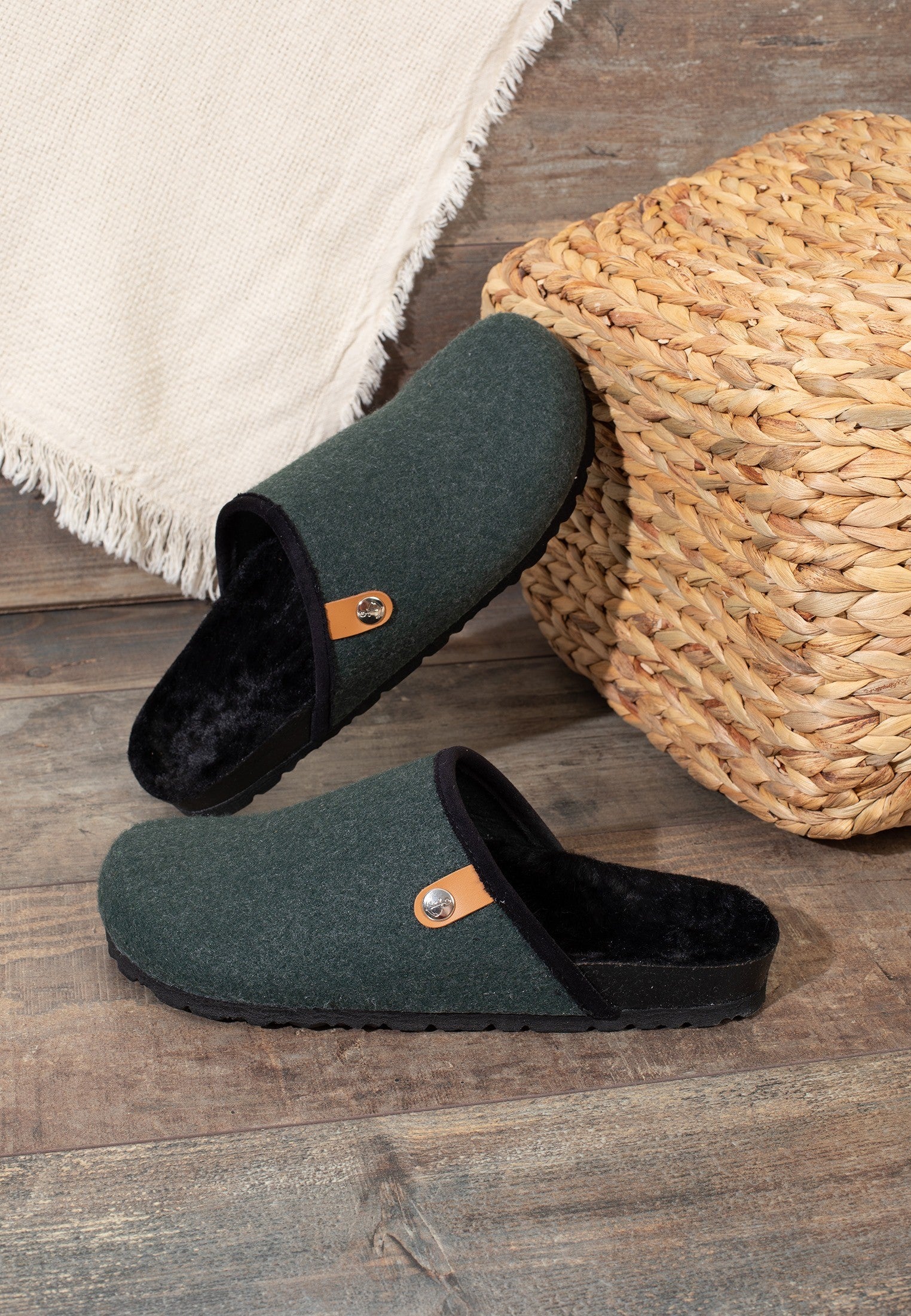 Kansas Dark Green Clogs