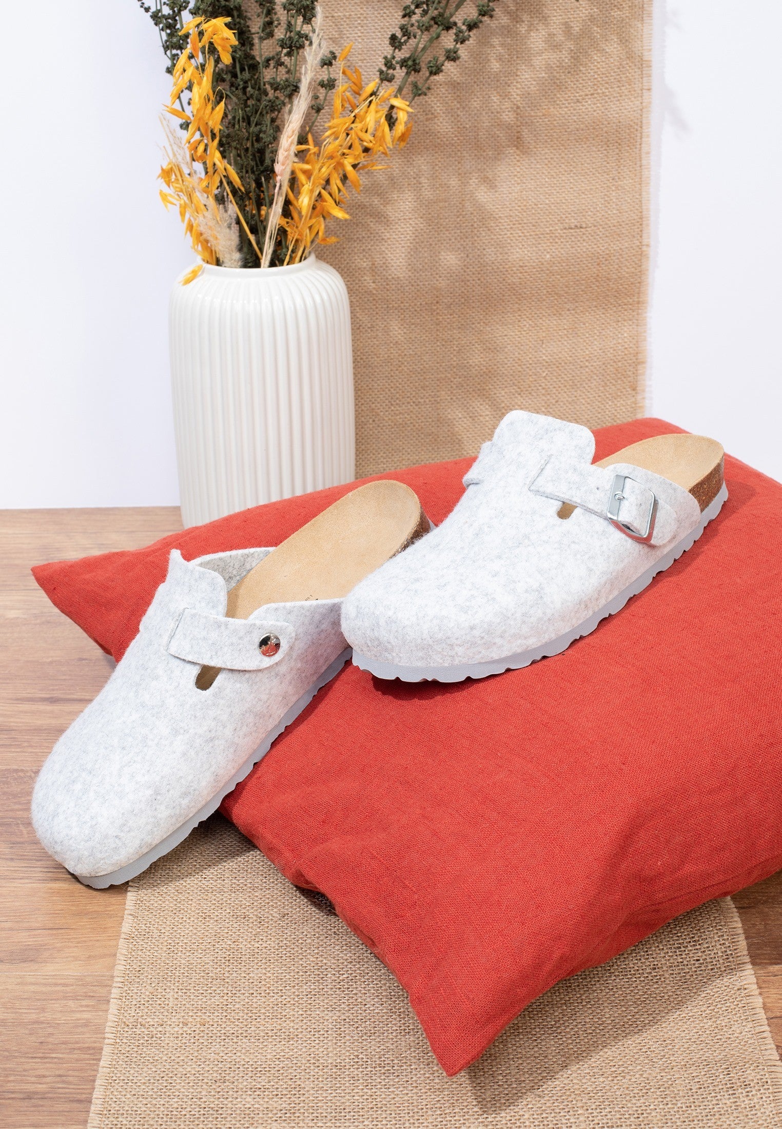 Moke Light Grey Clogs
